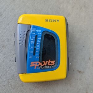 Vintage Sony Sports Walkman AM/FM Radio Cassette Player WM-FS191